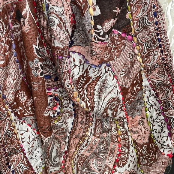 Reversible Pashmina Brown & Pink. And Other Side is Grey & Brown. Beautiful 💕 - Picture 4 of 8